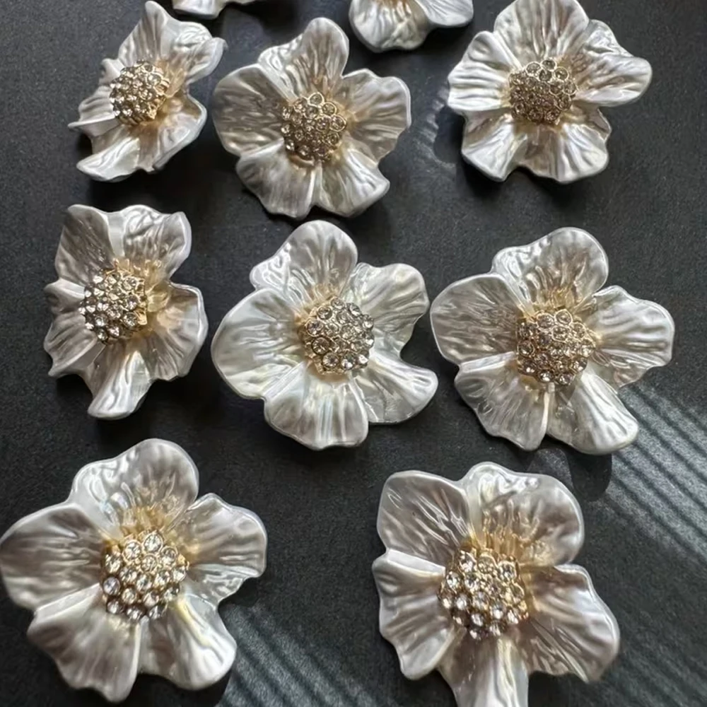 Set of 6 Creative Floral Irregular Metal Buttons, French Vintage Iridescent Pearl Rhinestone Camellia Decorative Buttons, Suitable for Socialite Style Chanel-Style Jackets, Vest Placket Fasteners, High-End Fashion Clothing Collar and Cuff Accessories, DIY Art Materials for Making 3D Button Art