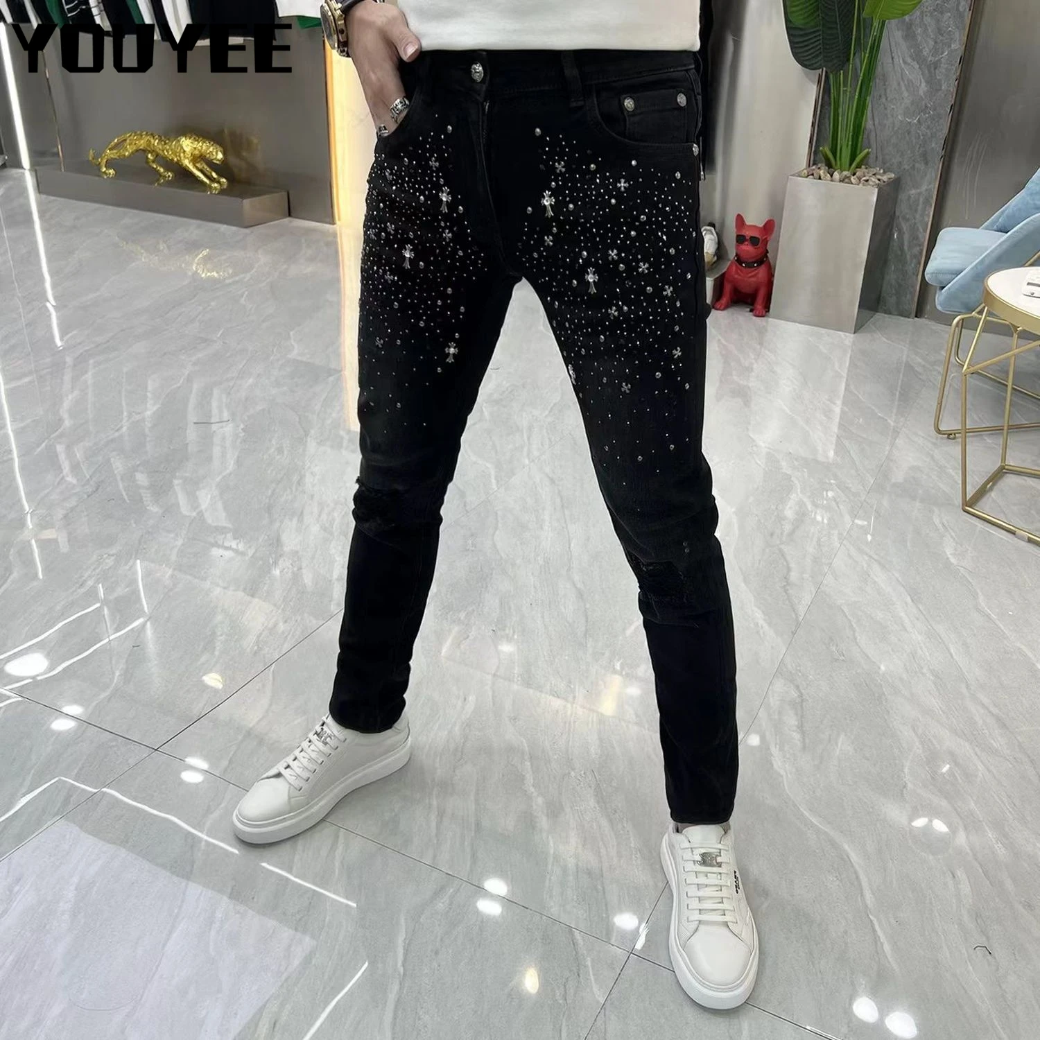 Männer Jeans 2022 NEW Schwarz Hot Bohrer Strass Niet Zerstört Zerrissene Dünne Leggings Stretch Denim Streetwear Männlichen Hosen