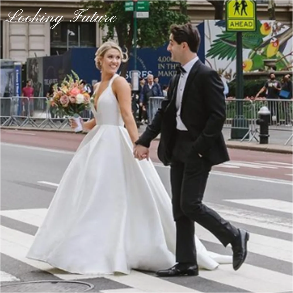 Vestidos de casamento abertos para a noiva, elegante cetim vestidos nupciais, Halter Neck, profundo V-Neck, simples Spaghetti Stap