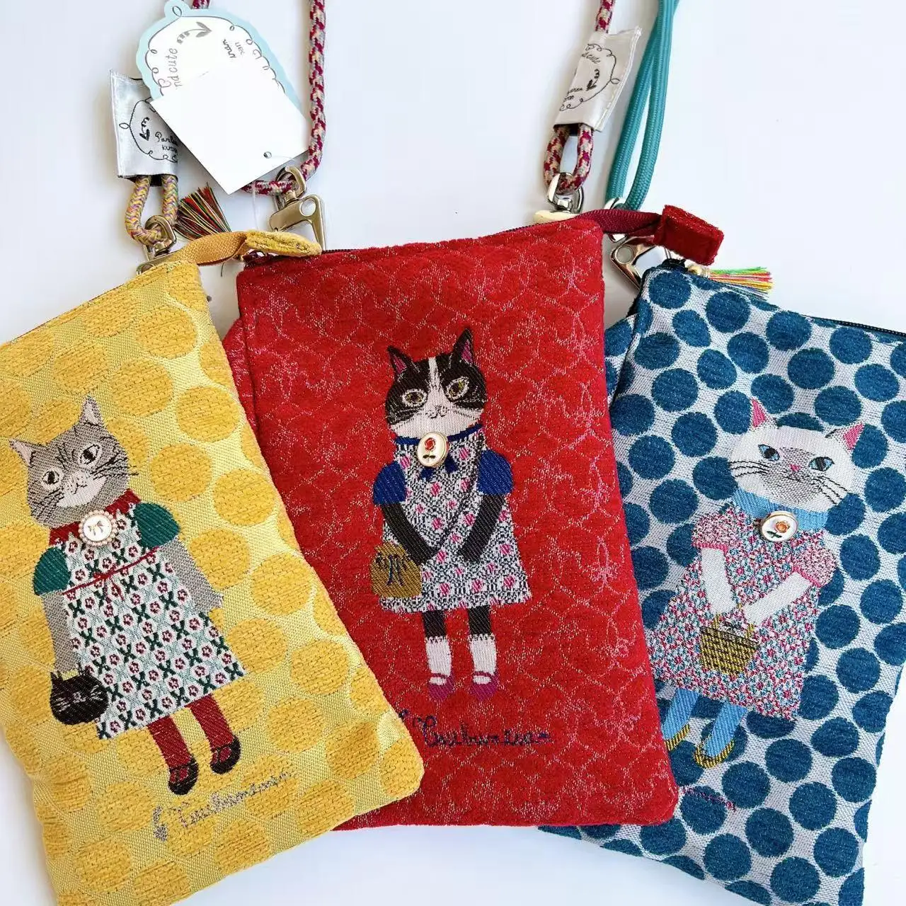 

Exquisite Embroidered Mobile Phone Bag Crossbody Single oulder Bag Cartoon Fabric Art Bag Kusuguru Princ Bean Design