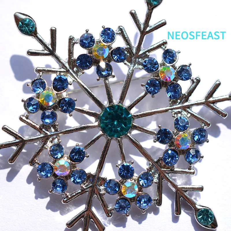 Delicate Blue Color Snowflake Rhinestone Brooches For Women Alloy Corsage Pin Ladies Christmas Gifts Accessory Fashion Jewelry