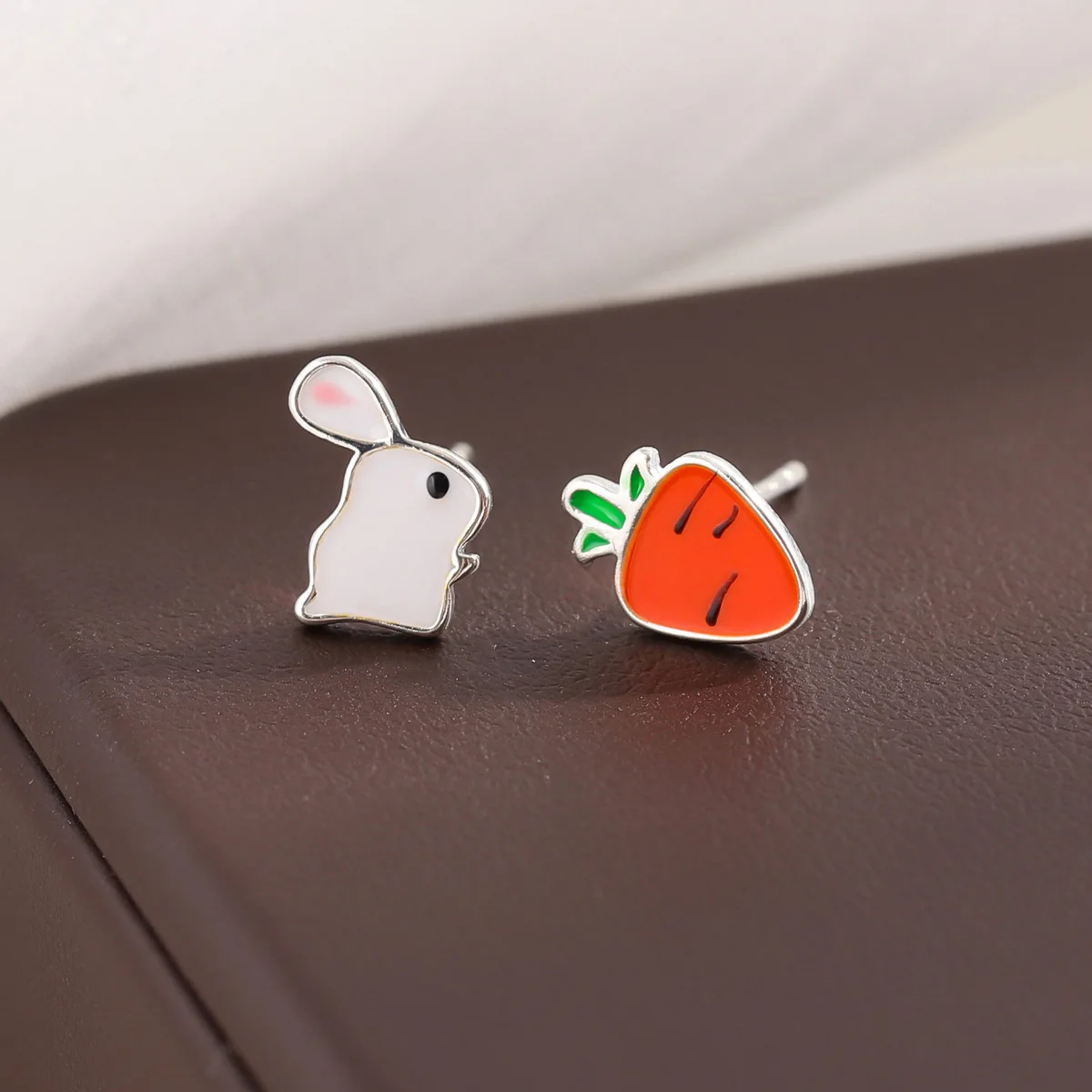 Fashiona Cute Rabbit Carrot 925 Sterling Silver Jewelry Personality Asymmetrical Sweet Earrings for Women E032