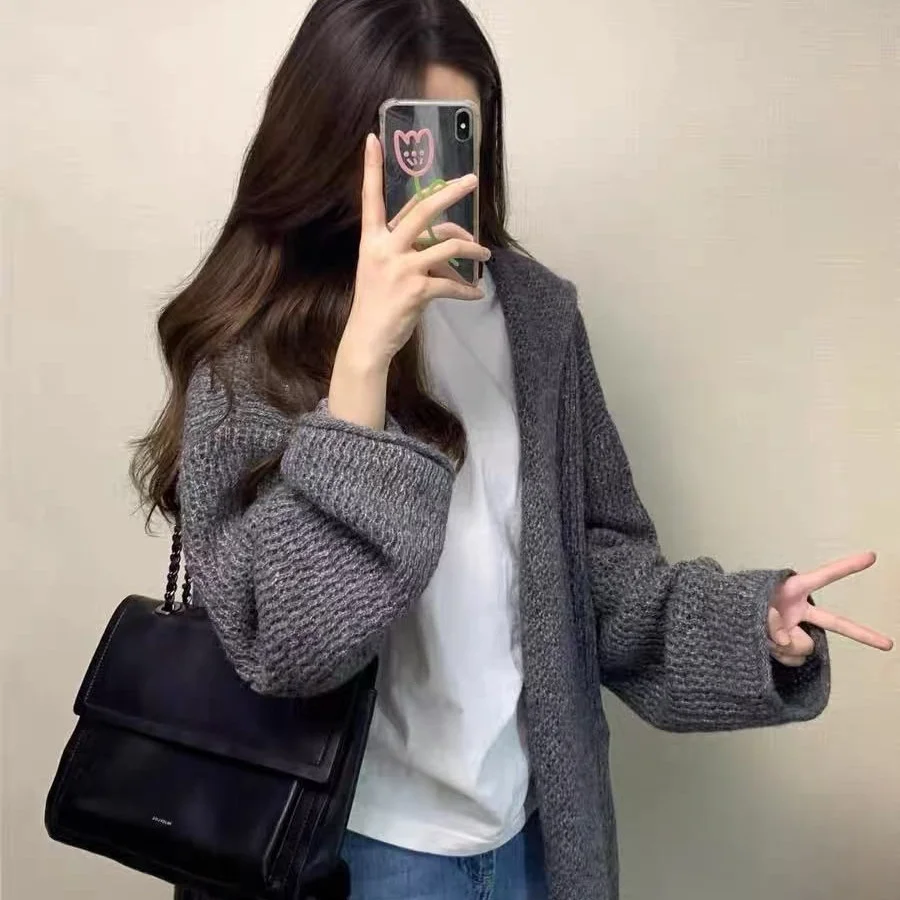 

Демисезонные вязаные кардиганы для женщин: теплые, свободного кроя, с воротником-стойкой, контрастными капюшонами, пушистые, с карманами, винтажный стиль