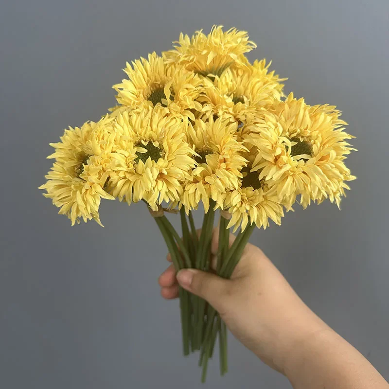 10 Stück Simulierte Gerbera-Bündel Seiden-Kunstblumen Hotel-Dekoration Rote Gebürstete Chrysanthemen Künstliche Blumen für Hallendekoration – Detail 2
