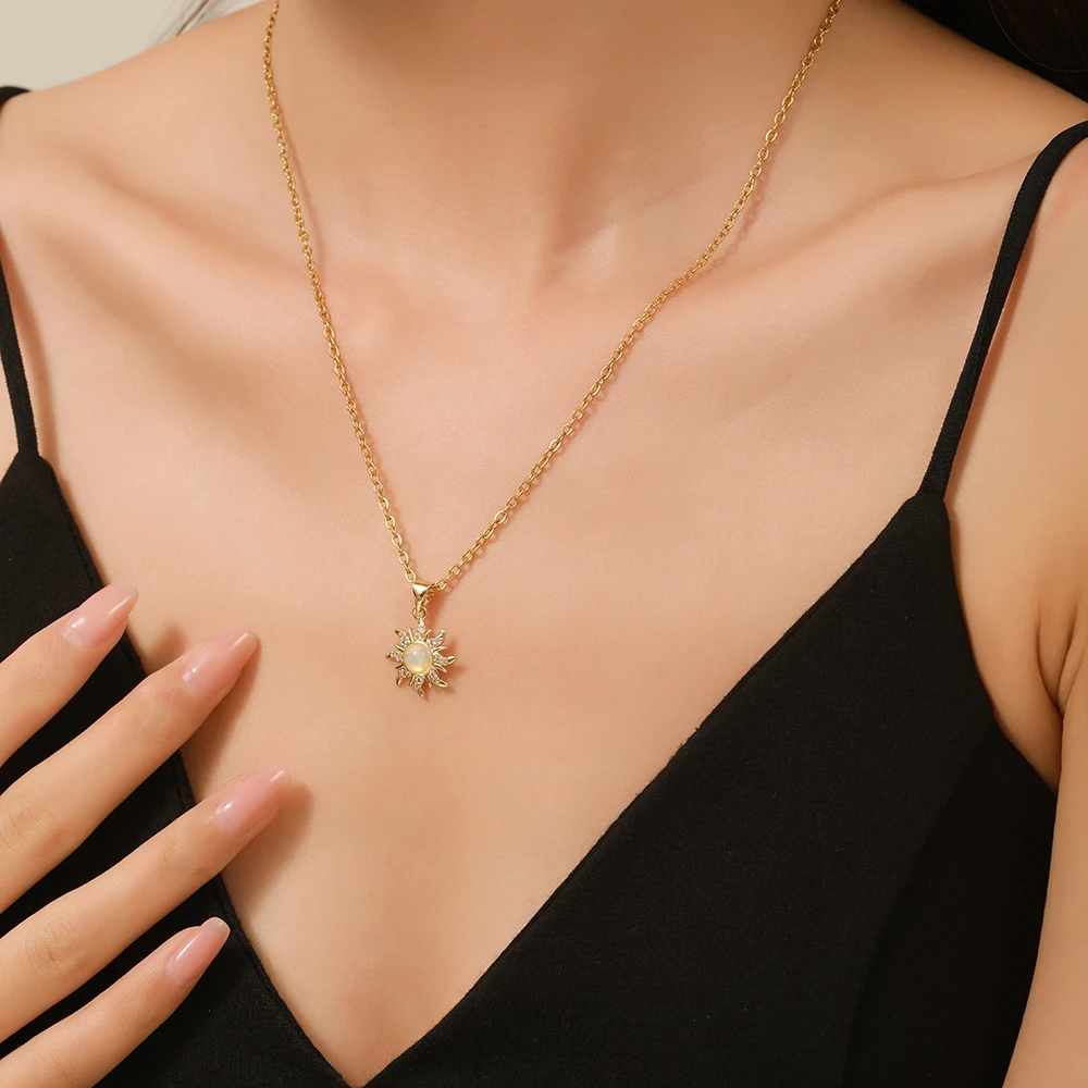 

Creative Design Sun Zircon Necklace Natural Stone Necklace Retro Pendant Copper Plated Gold Pendant Clavicle Chain for Women