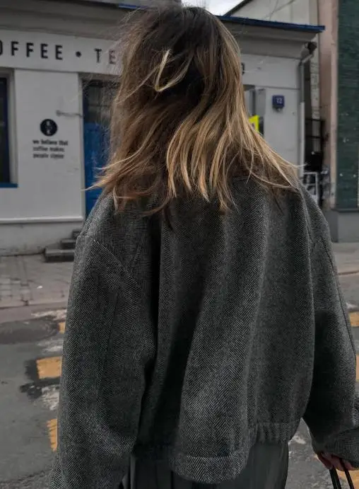 

Solid Color Lapel Zipper Short Jacket 2025 Autumn New Style, Ladies' Temperament, British Style Pocket Design Short Jacket