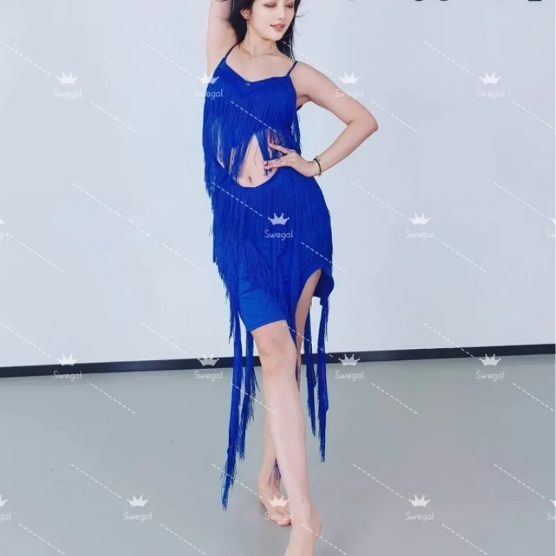 Maßgeschneidertes Bauchtanzkostüm, orientalischer Tanz, inspirierende Praxis, Performance-Kleid, dynamisch, inspirierender Quastenrock, sexy
