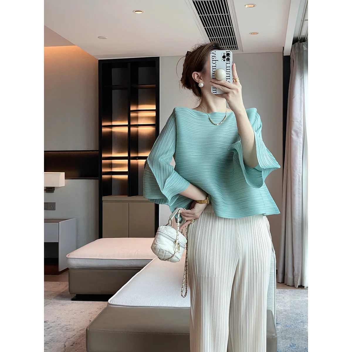 Miyake 2025 New Pleated French Flared Sleeves Round Neck Loose Thin Pleated Blouse Pleats Female Temperament Hundred T-shirt