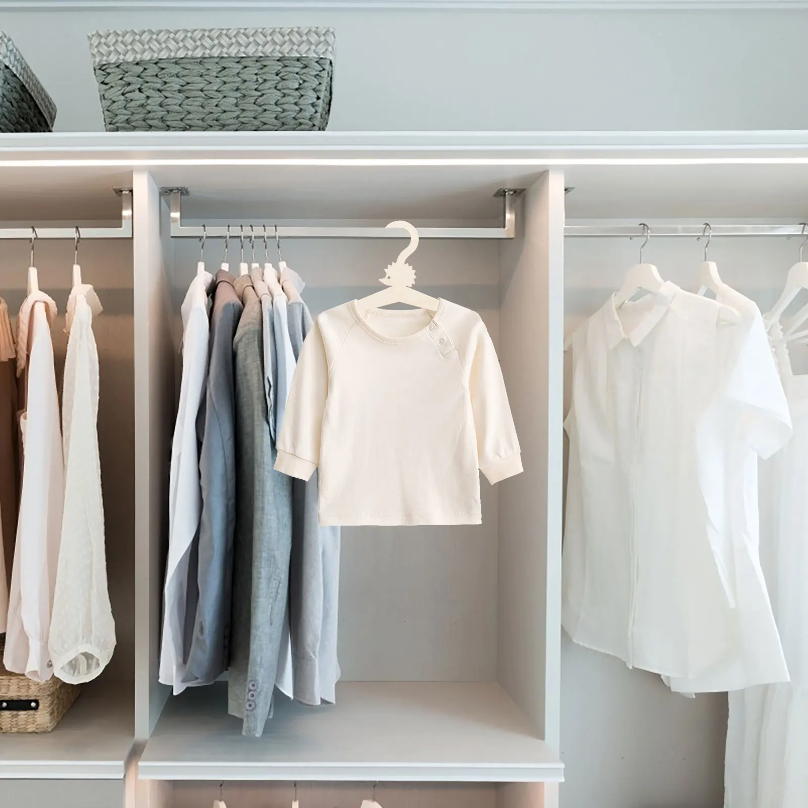 

5Pcs Cartoon Animal Wooden Hangers for Kids Baby Clothes DIY Nursery Closet Organizer Clothes Hangers Wooden Hanger