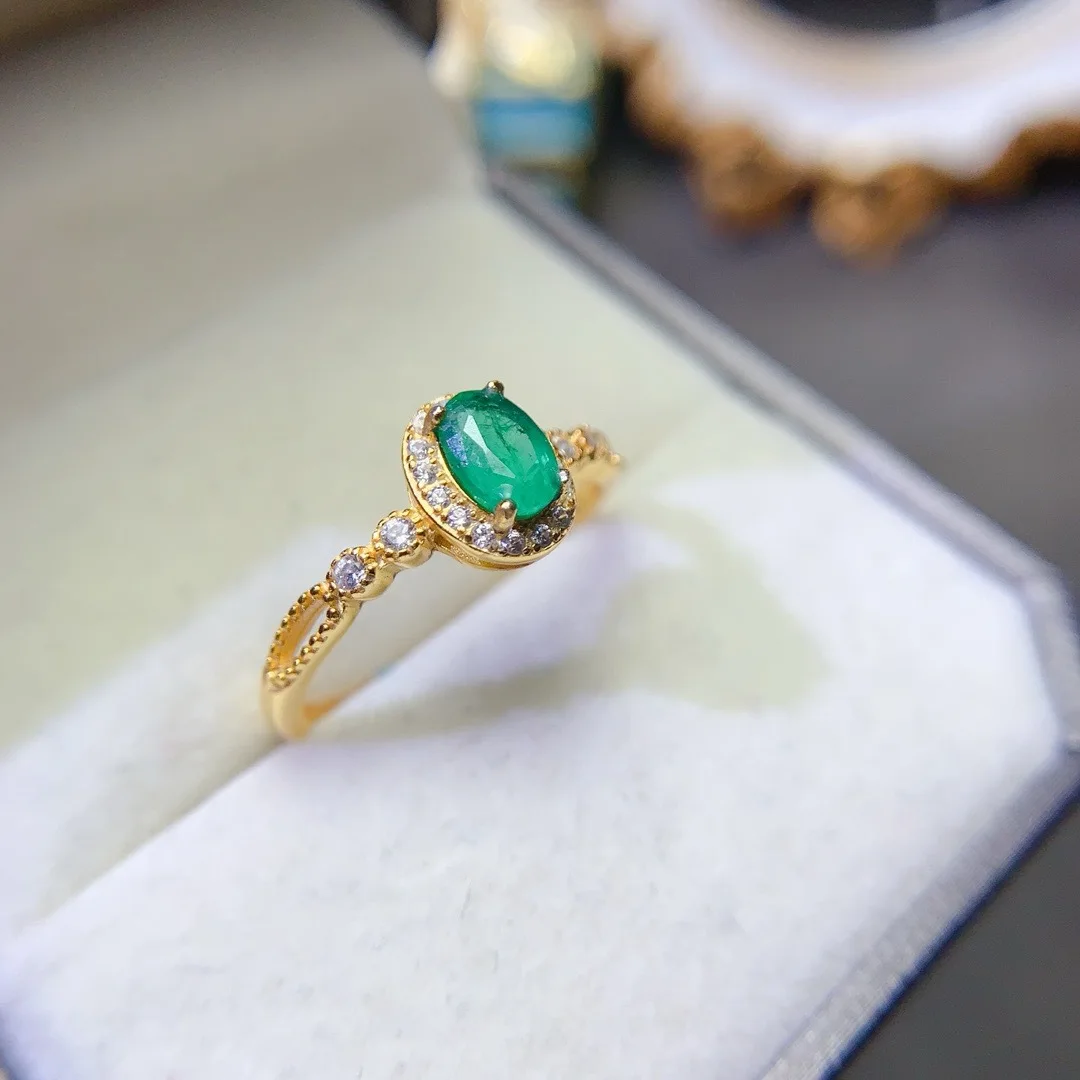 

The S925 Sterling Silver Emerald Ring with A Certificate Is A Delicate and Exquisite Style of Women's Jewelry