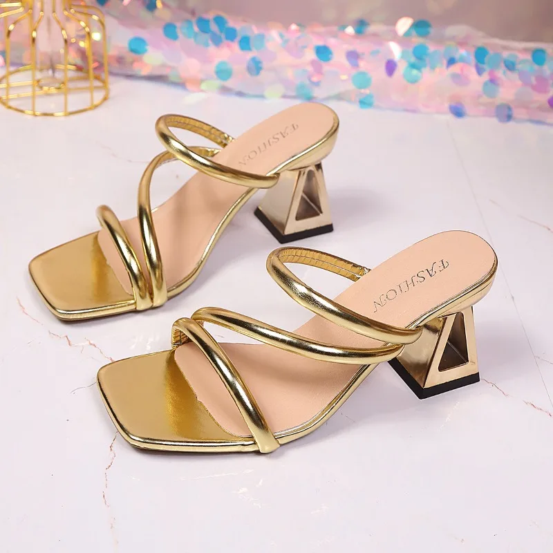 Neue Sommer-Einwort-Sandaletten in Goldform mit hohem Absatz, modische quadratische Zehenpartie, coole Slip-On-Schuhe in Übergrößen für Damen