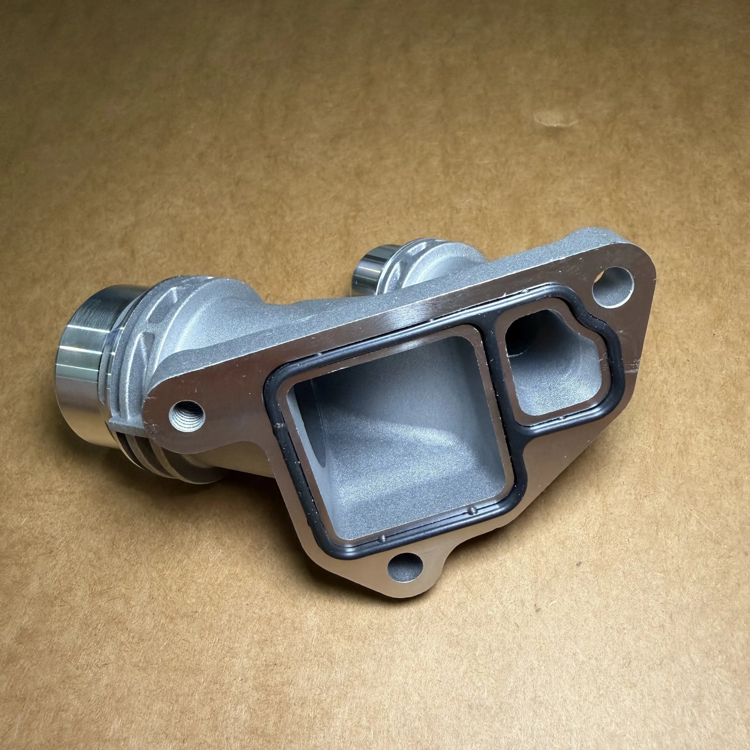 Brand New Aluminum Engine Coolant Thermostat Water Flange 11117800048 7800048 for BMW 116D 118D 120D X5 40Dx X6 30Dx X6 40Dx