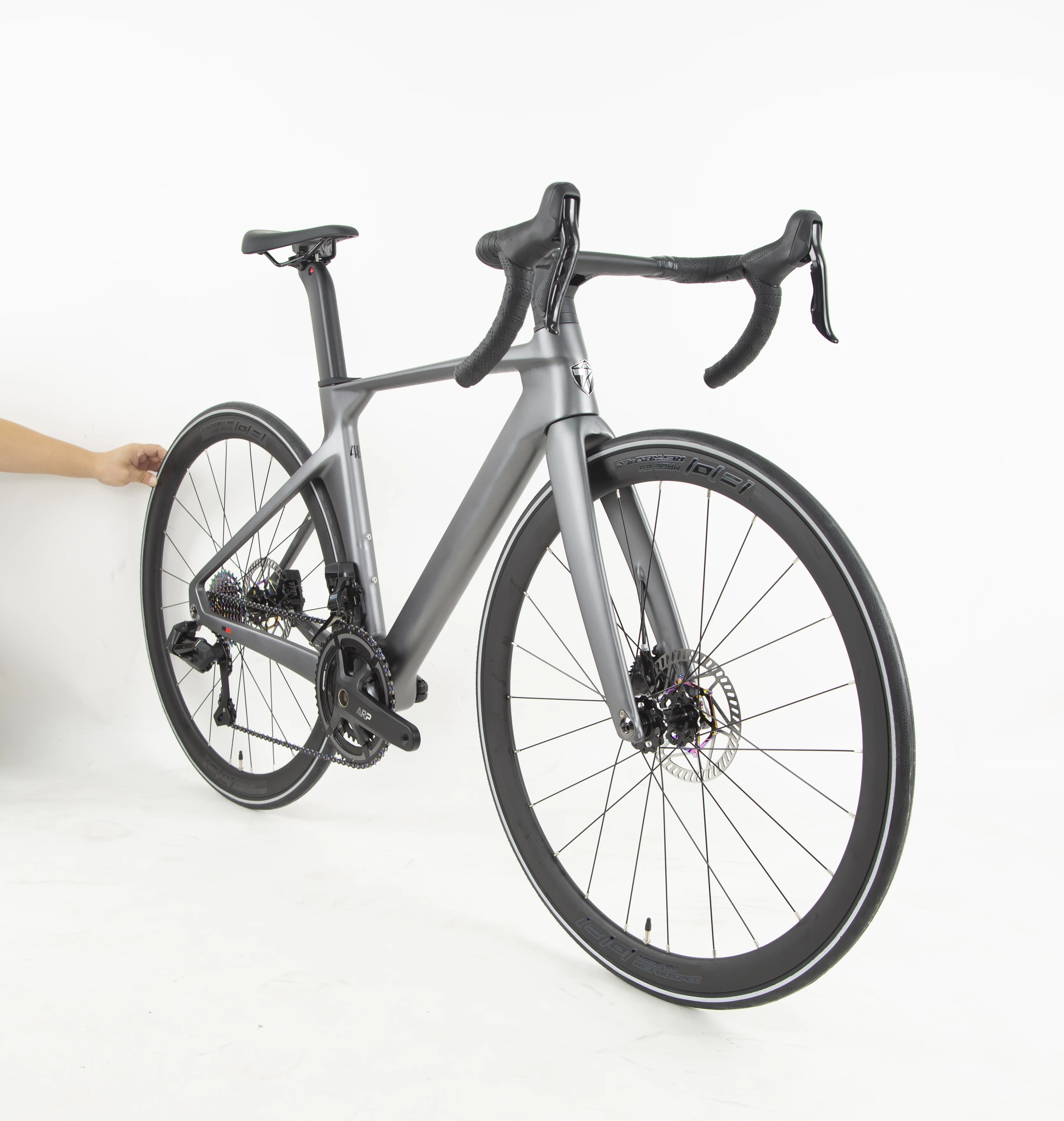 

Carbon Fiber Road Bike 700C 24 Speed Wireless Shifting Disc Brake Racing Bicycle Lightweight Adult Bike