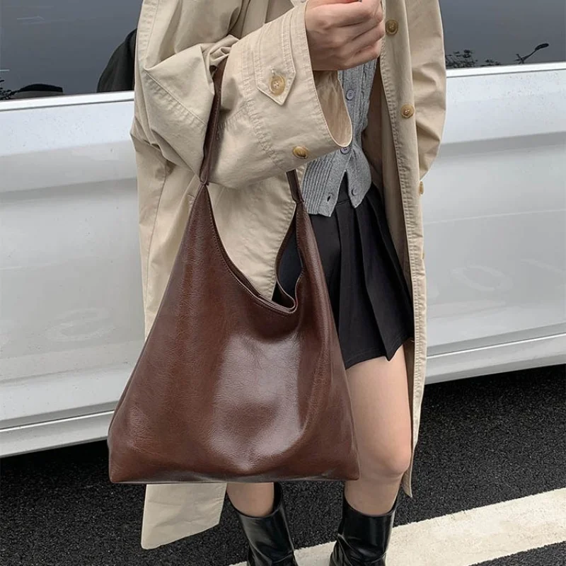 

Women's Messenger Bag Crafted From Fine Leather Featuring High-End Quality And Casual Vintage Commuter Style​