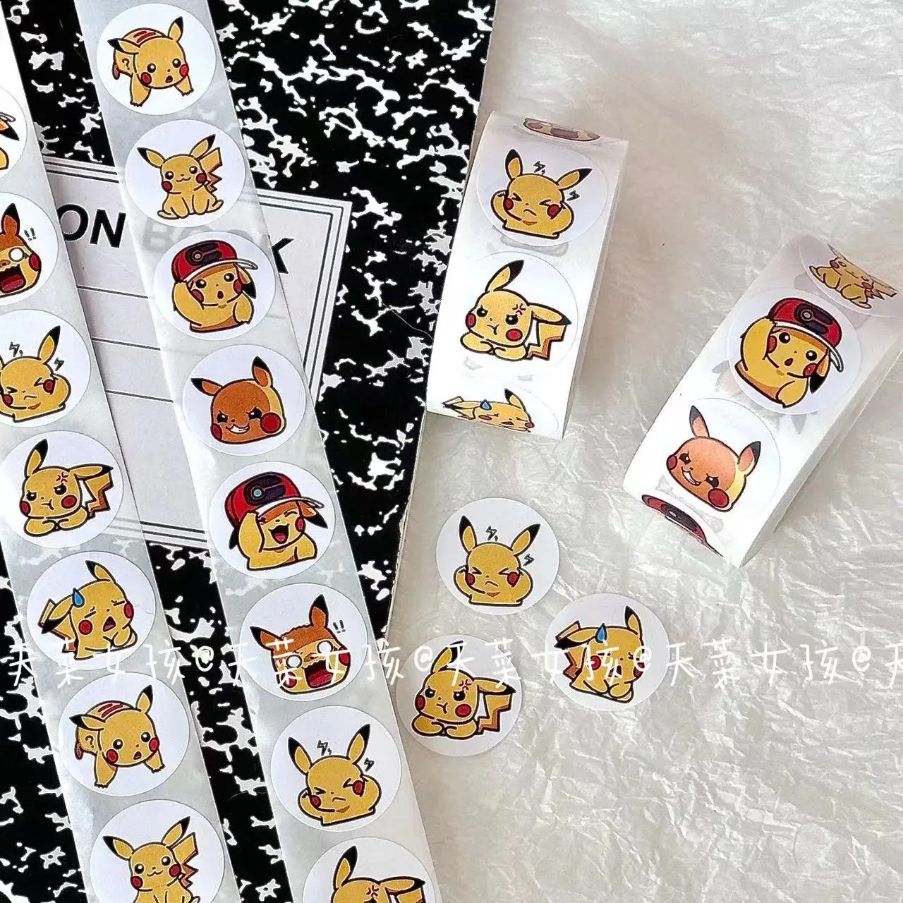 500/2000PCS Anime Pokemon Stickers Kawaii Pikachu Charizard Round Seal Stickers Rolls Stickers Graffiti Luggage Stickers Toys