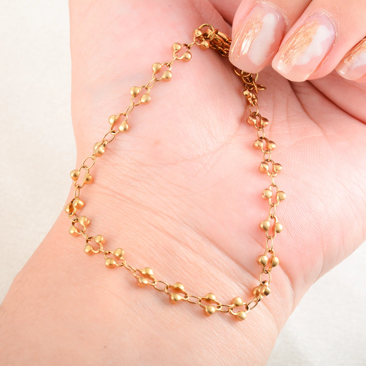 Blumenförmiges Edelstahl-Armband in Gold- und Silberfarbe mit Kreuzmuster, handgefertigte Kette für Frauen, Schmuckgeschenk – Detail 6