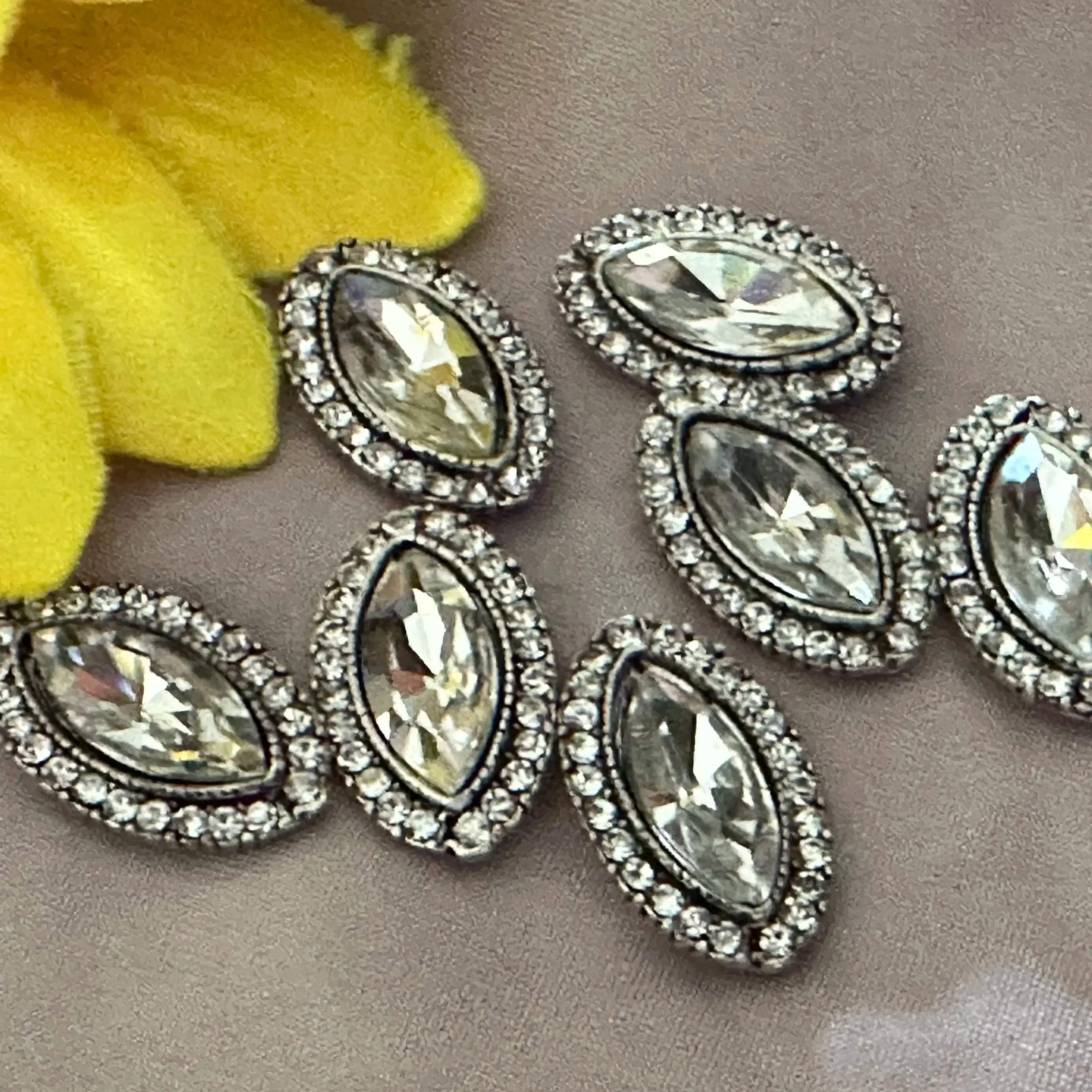 

4pcs Alloy Vintage Silver Button,DIY Phone Case Buttons,22*14mm Material Hair Clothings Accessories Button Gift Favor Decoration