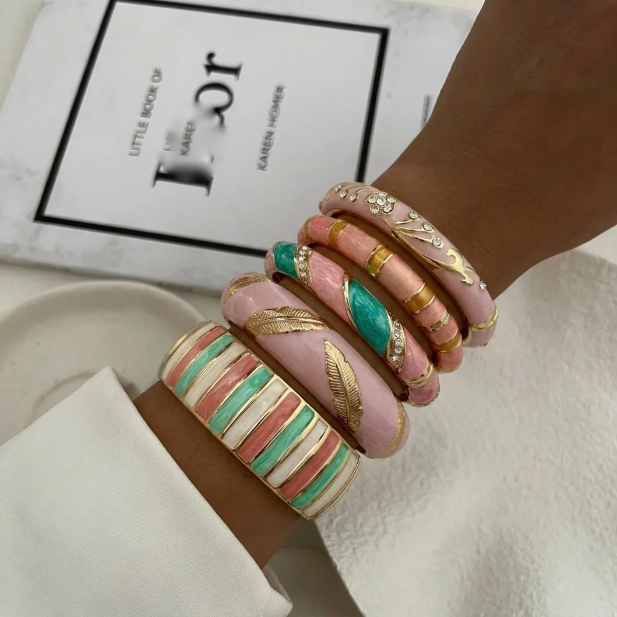 Vintage Pink-Serie Emaille-Manschettenarmbänder für Damen und Herren, Modisches Weichrosa Block-Muster mit Gedrehten Blättern, Blumen und Sternen, Armreif-Schmuck – Detail 22