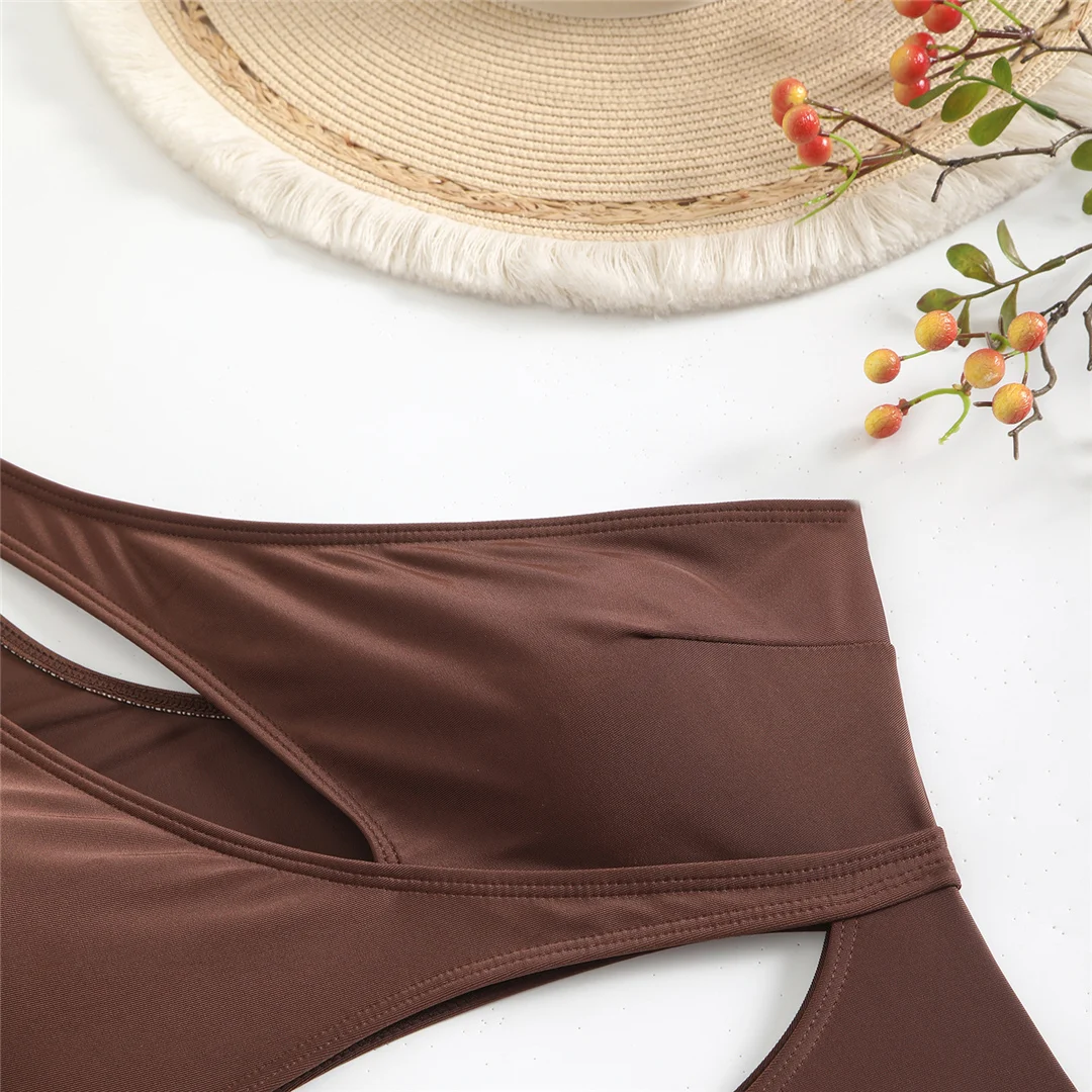 Asymmetrischer Badeanzug mit Cut-Outs und einem Schulterträger, einteiliger Badeanzug für Damen, Monokini mit hohem Beinausschnitt, Badebekleidung, Badeanzug, Modell V6254. – Detail 29
