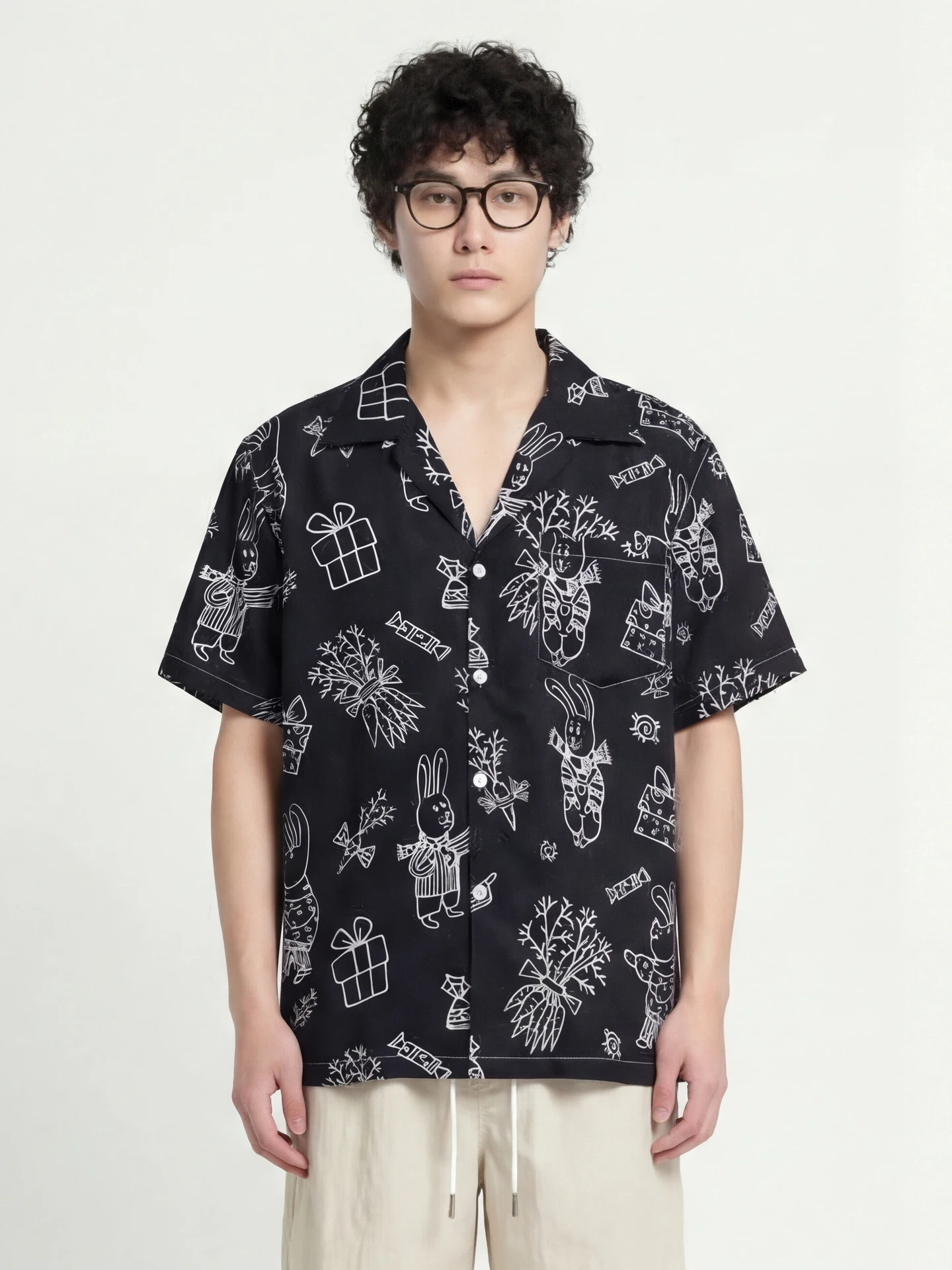 

Свободная рубашка из полиэстера из коллекции Casual Ex ort Sve с принтом, воротником и пуговицами, нейтрального цвета, летняя коллекция.