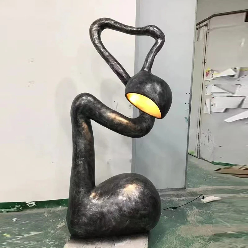 الإبداع الفاخرة الألياف الزجاجية غير النظامية ديكور فني Led الجدول ضوء المصباح غرفة المعيشة الديكور الراتنج المنحوتات بجودة عالية