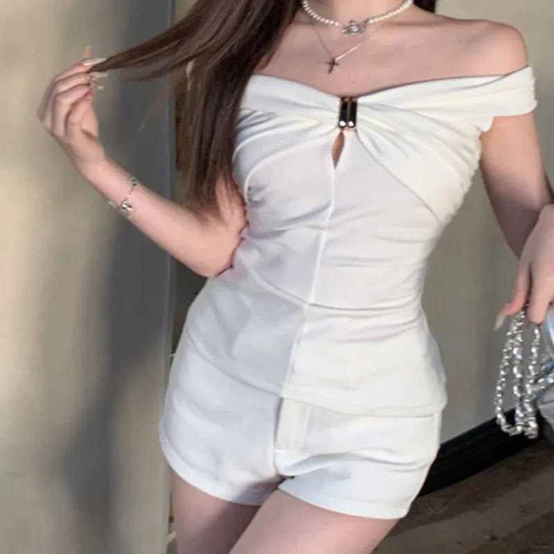 Female Live-streamer's Outfit For The Camera Purely For The Hot Girl Features Off-the-shoulder Design Trick T-shirt For Summer