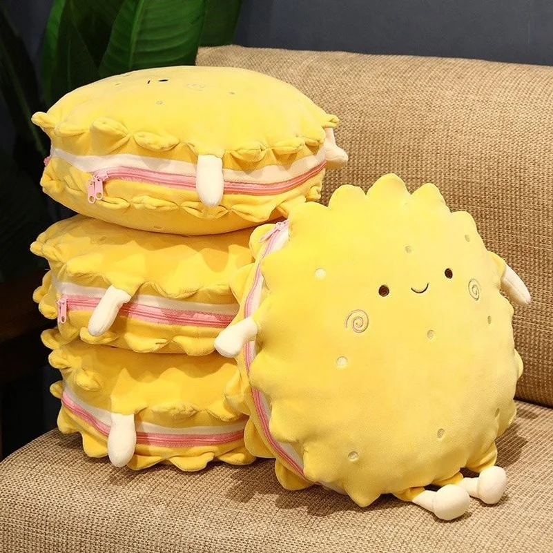 かわいらしい漫画風のクッキー型クッション。エアコン対策用ブランケット、ソファ用クッション、オフィスでの昼寝用ブランケット、折りたたみ式の車用ブランケットとしても使える多機能アイテム。