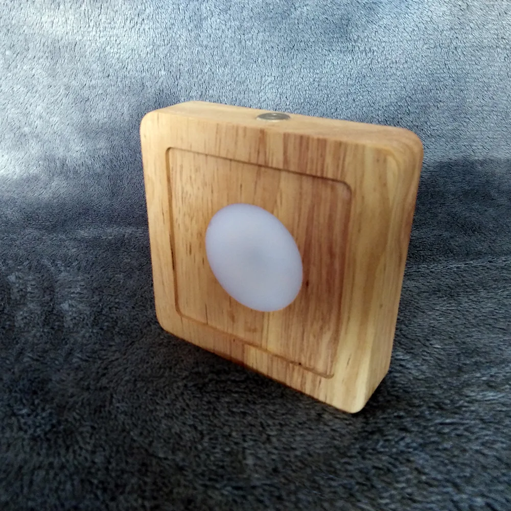 Portalampada quadrato a LED in legno Luce notturna ricaricabile Lampade per atmosfera da tavolo Luci in legno massello Base Decorazione artistica