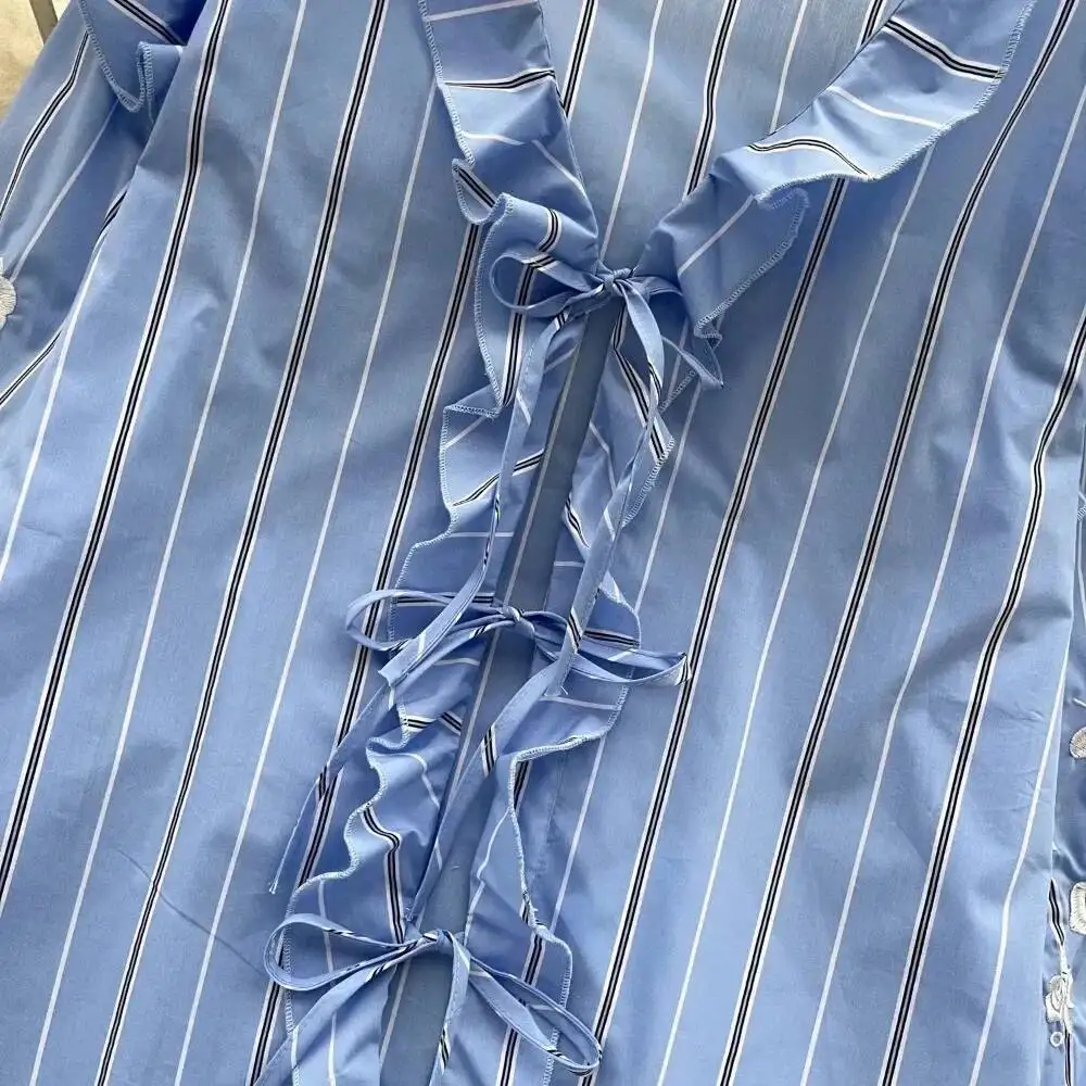 

BabYoung милая полосатая рубашка с v-образным вырезом и рукавами-фонариками, женские свежие универсальные блузки на шнуровке с вырезами, корейские тяжелые блузки с вышивкой