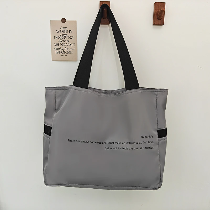 Borse Tote Casual solide di grande capacità scomparto interno morbido 2024 borse di vendita calde per borse da donna in Nylon con cerniera da donna