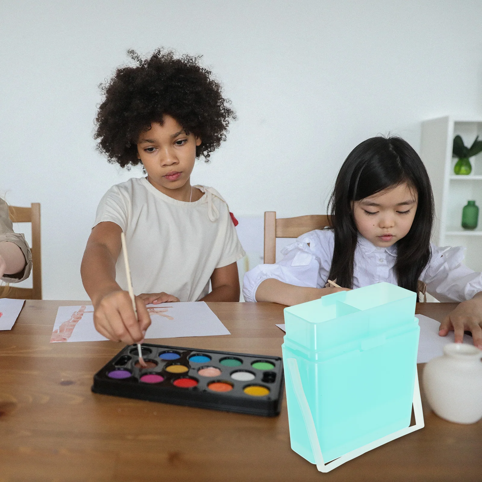 دلو فرشاة ألوان مائية لغسالة الطلاء مع مقبض منظف فرشاة بلاستيكي مدمج قابل لإعادة الاستخدام للفنانين أداة رسم يدوية منزلية