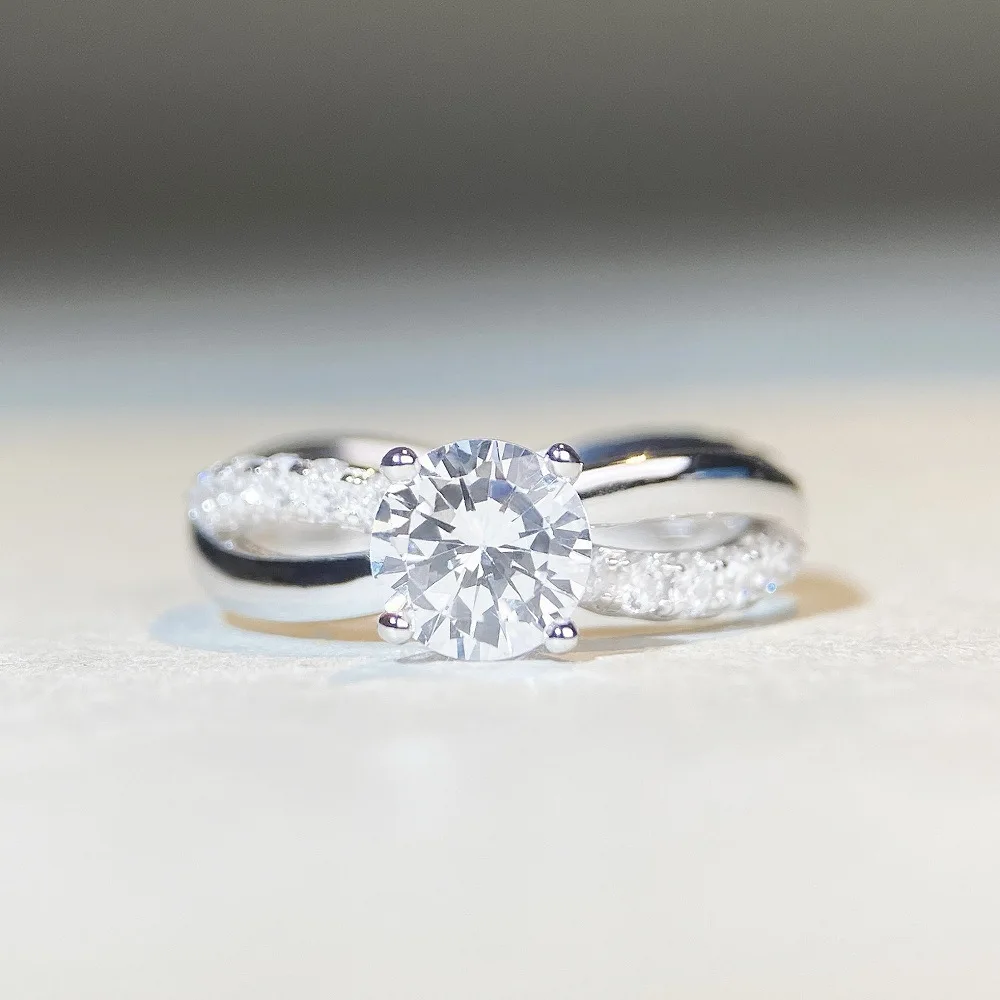 

One carat classic four-claw winding twisted arm moissanite ring D color high-end design