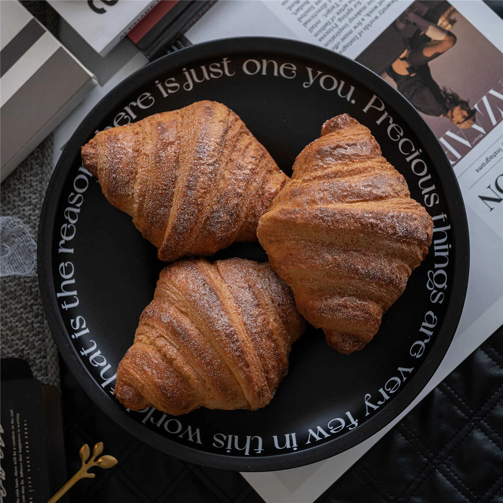 

artificial pastries fake food props home Kitchen cabinet hotel restaurant shop store decor Croissant simulation bread model