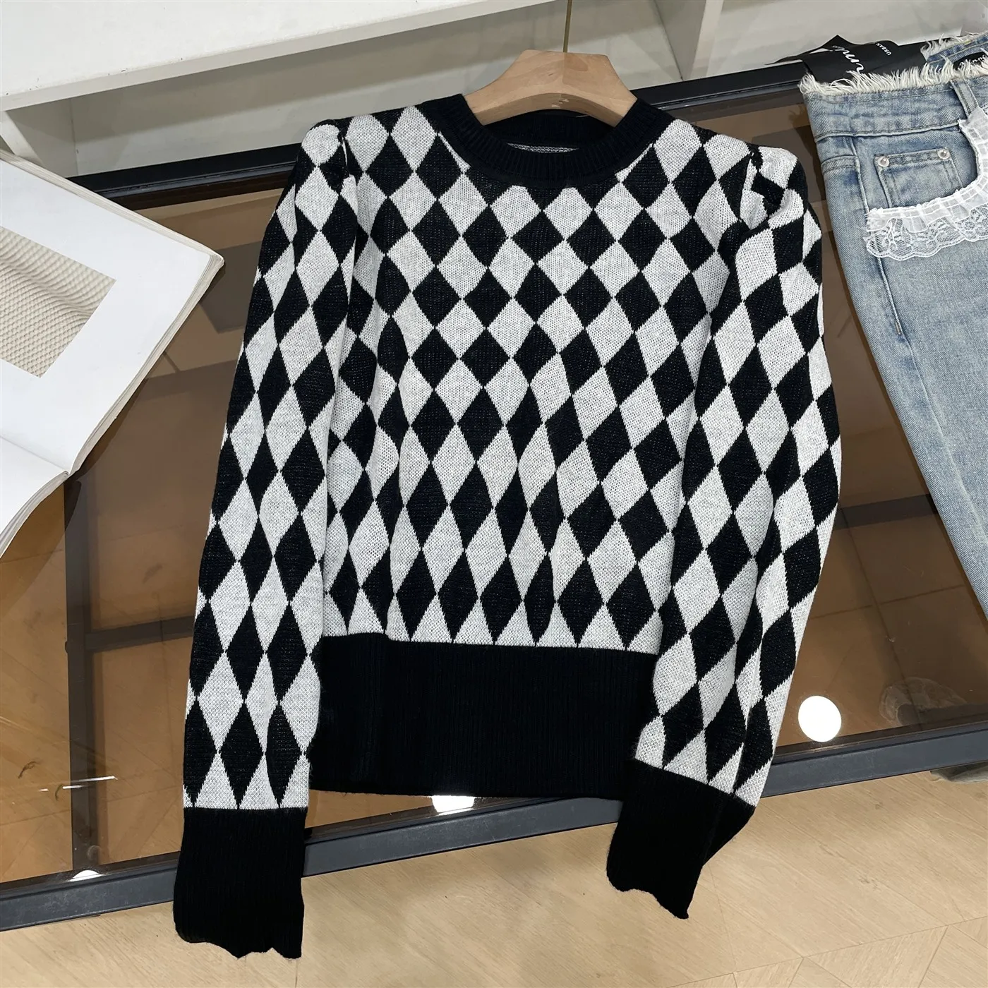 Retro Color Blo Dia… - image