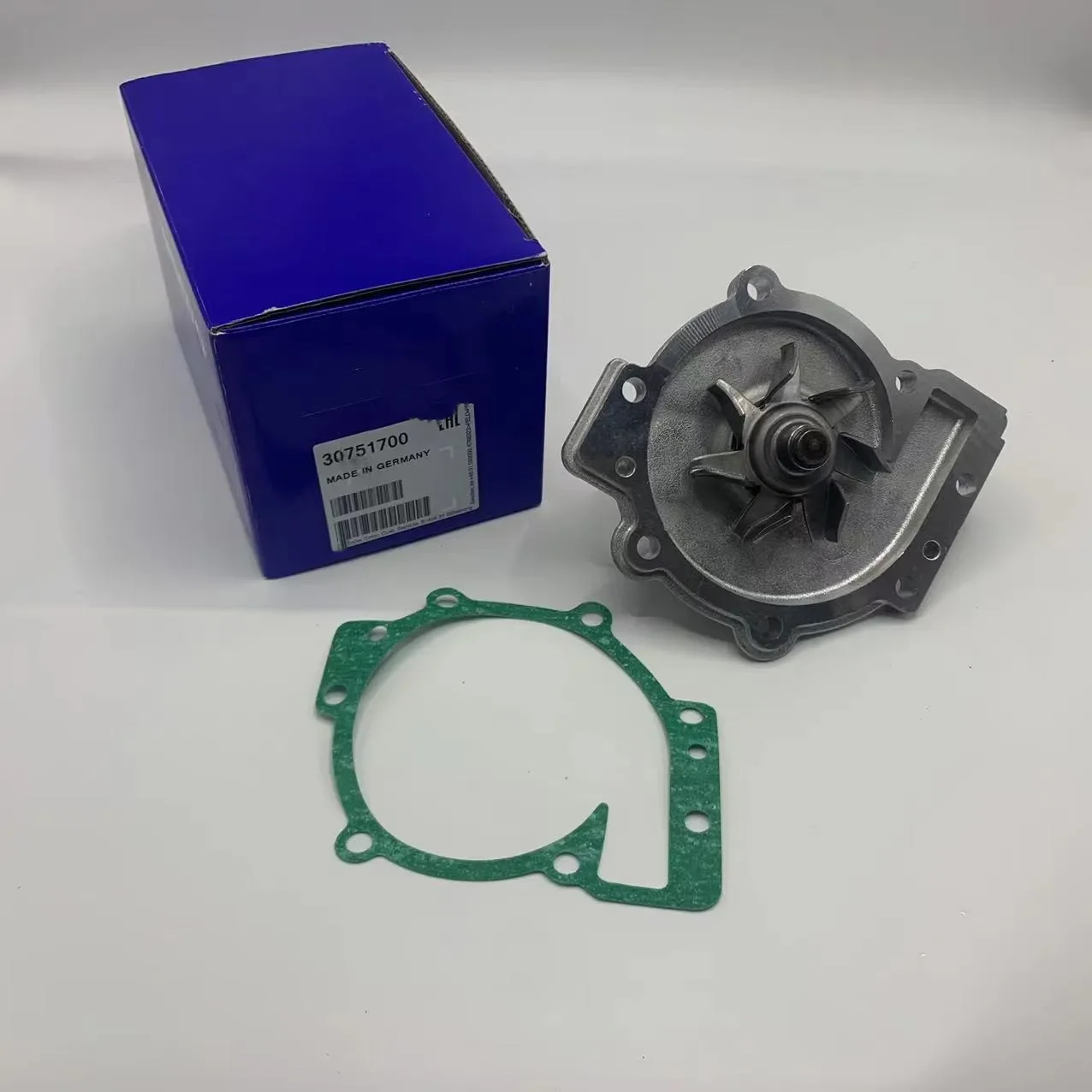 

High quality NEW Engine Water Pump For Volvo 850 C30 C70 S80 V50 XC70 XC90 S60 S40 V70 V40 S70 30684432 30751700