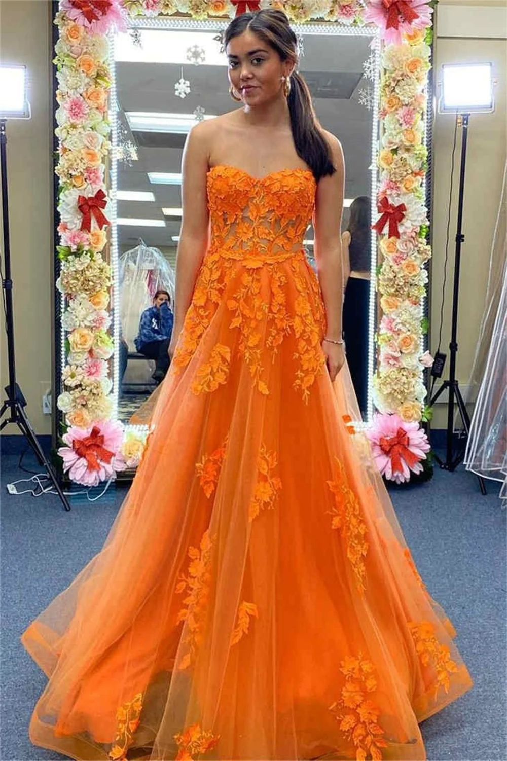 Amanda Orange A-line فساتين السهرة Sexy Flower Embroidery Tulle Sleeveless Prom Dress 2023 Princess Strapless Lace Prom Gown