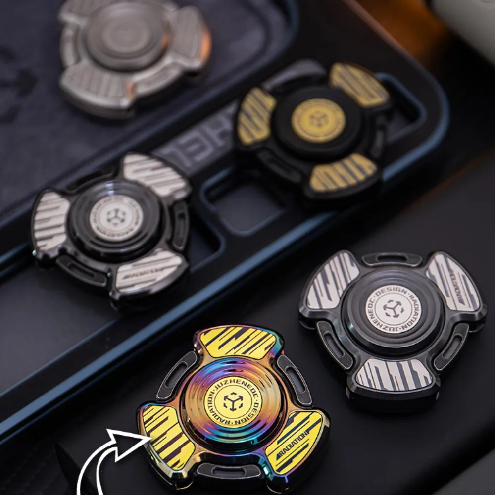 JUZHEDC Radiazione Fidget Spinner All'interno Chiodo Aperto Giroscopio Ansia Giocattoli Agitarsi Spinner Metallo Ansia Sollievo Gadget