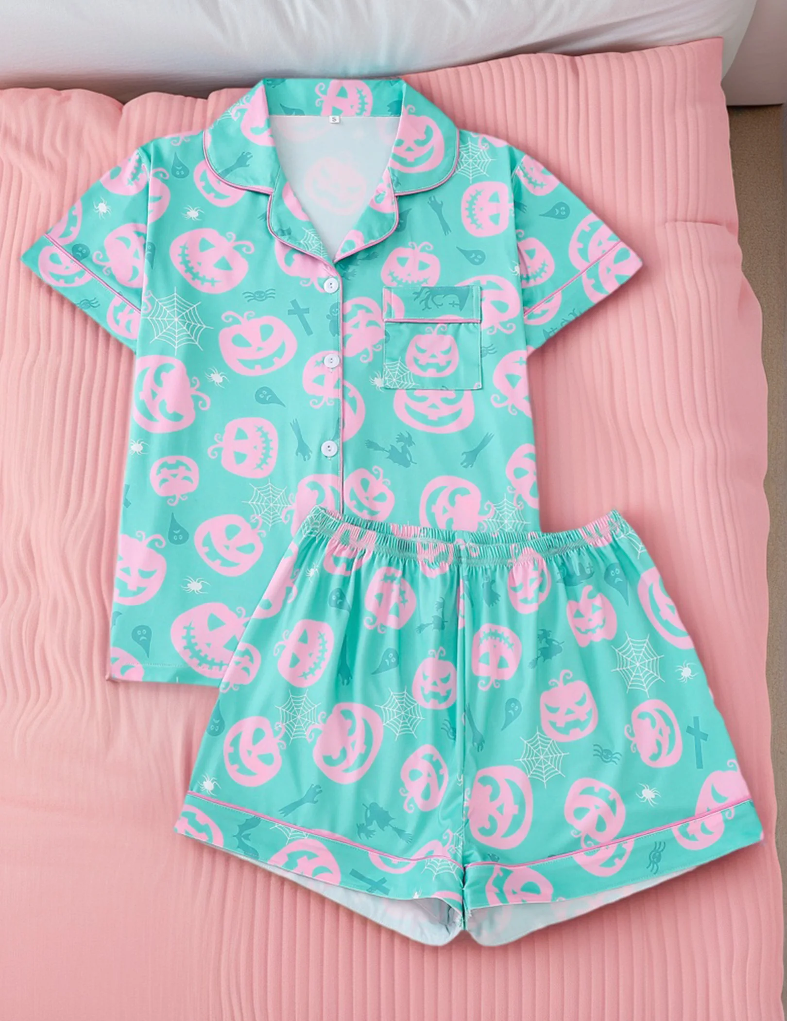 

Two-Piece Nightwear Halloween Pajama Set Short Sleeve Sleepwear Ghost Pumpkin Print Lapel Loungewear Home Top Pant Set for Women