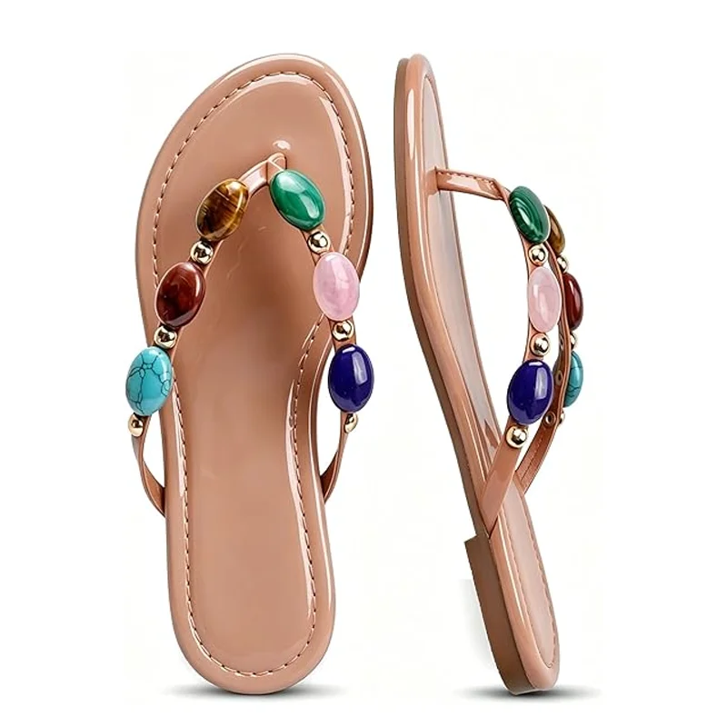 Nouvelles sandales plates décontractées pour femme, style tongs ornées de bijoux, à bout ouvert, confortables à enfiler, pour l'été et la plage 2026