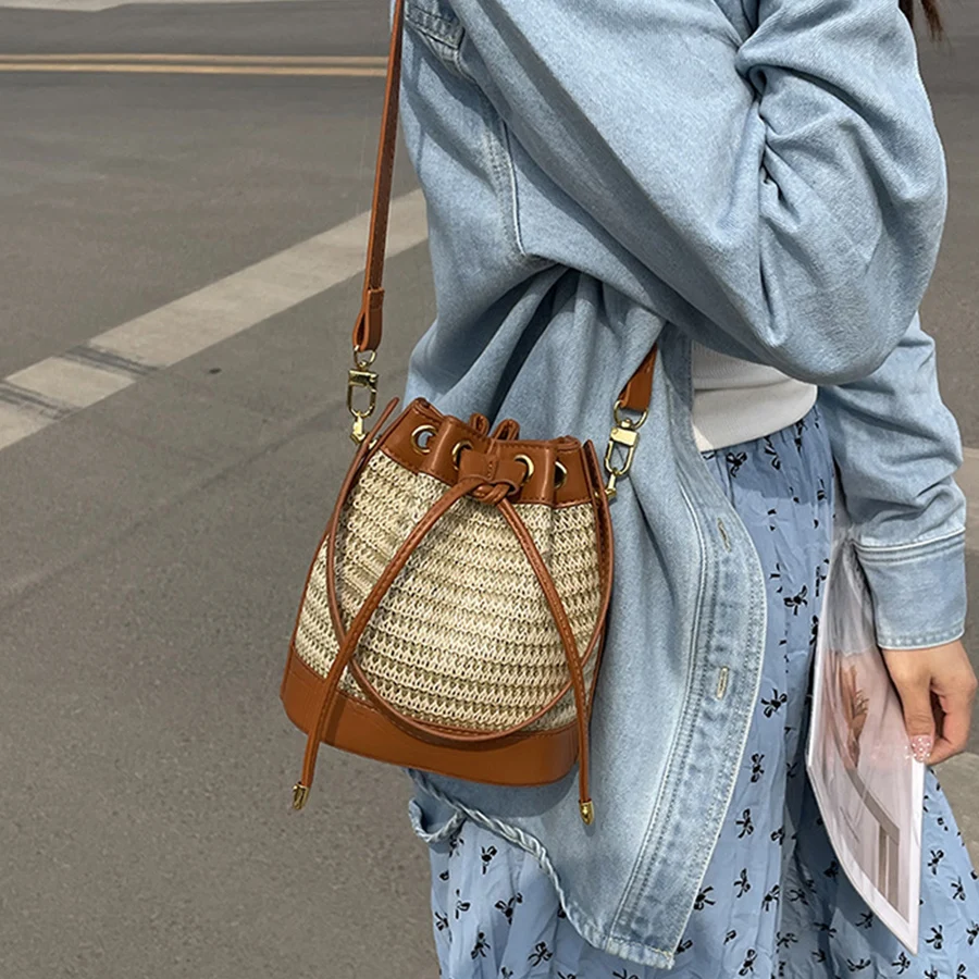 

Fashionable Popular Elegant Niche Design Bags for Women 2026 Hot Sale Versatile Crossbody Bags Commuting Hand-held Bucket Bags