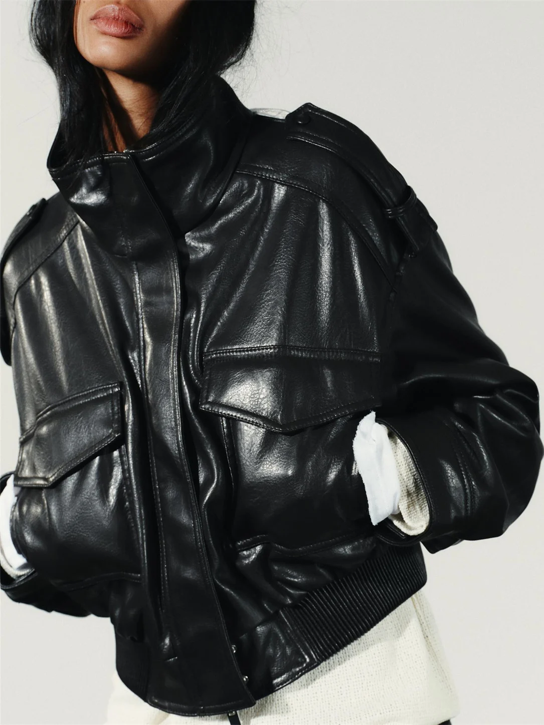 Faionable Pelle sintetica lucida ort Jaet Cappotto da donna di fascia alta con colletto alla coreana lungo Sve con cerniera per pendolari