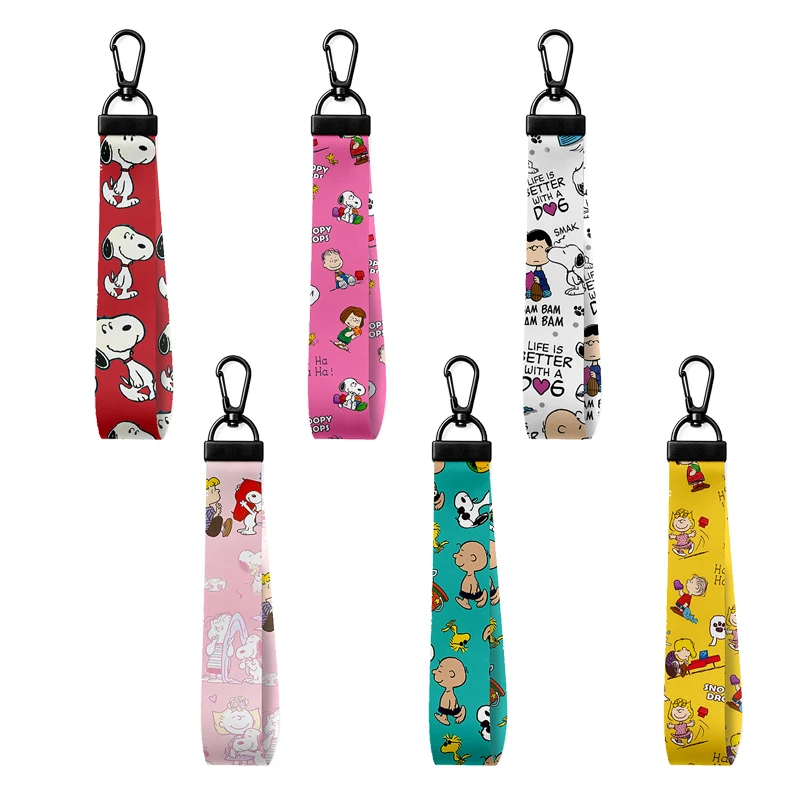 Llavero con diseño de personaje de dibujos animados de Snoopy, colgante para mochila, accesorios, llaveros para coche, regalos de cumpleaños