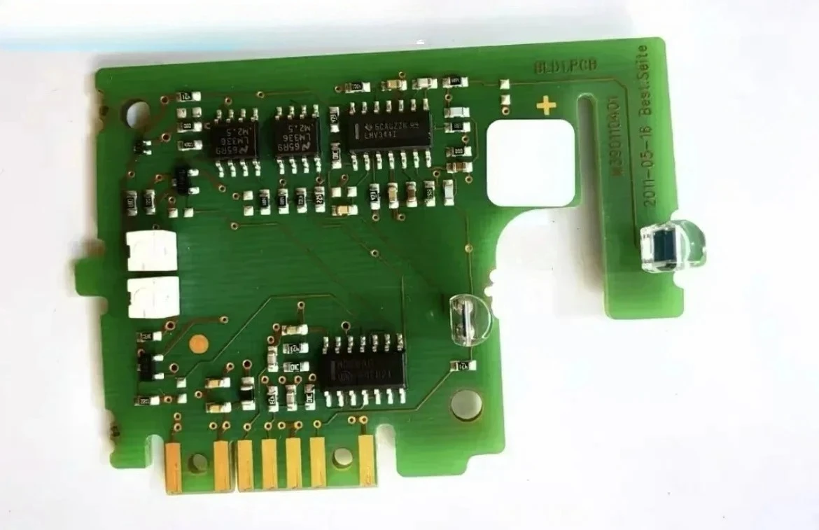 Accurate adjustment of red and green light on the circuit board of the leakage detector