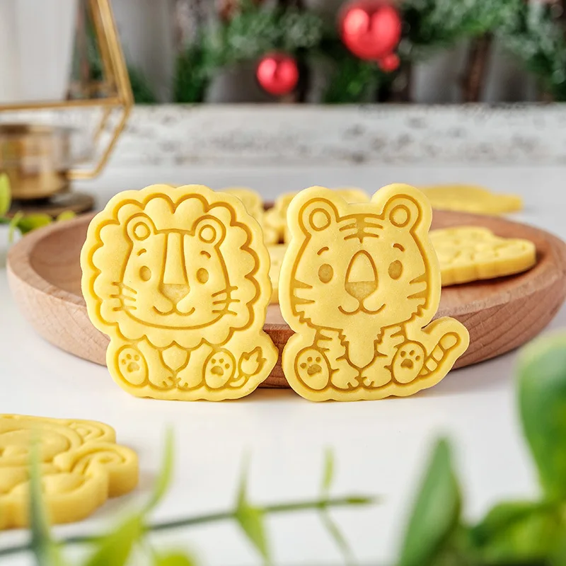 Cartoon Animal Biscuit Mould Cookie Cutter Bear Cat Rabbit Cookie Mold Fondant Cake Stamp Cookie Cutter Pastry Baking Tools