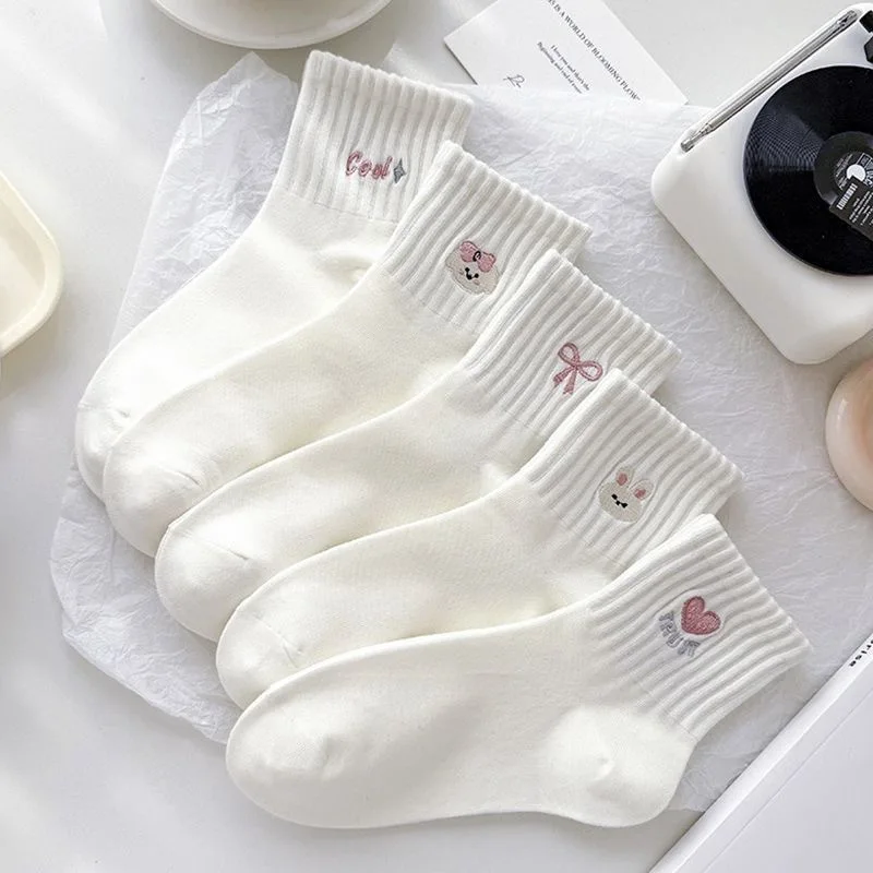 5 pares de calcetines bonitos de estilo coreano para niñas, calcetines de tubo medio con bordado de dibujos animados rosas transpirables de primavera, calcetines blancos con agarre para mujer 2025