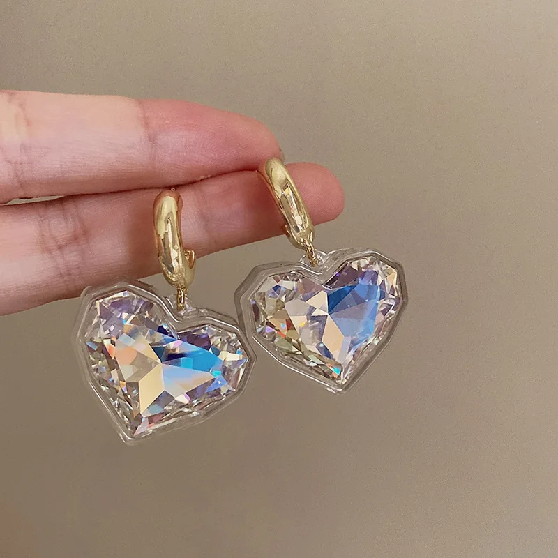 

Heart Shape Glass Pendant Earrings European And American Style Personality Fashion Stud Earrings Ms Girl Travel Accessories 2023