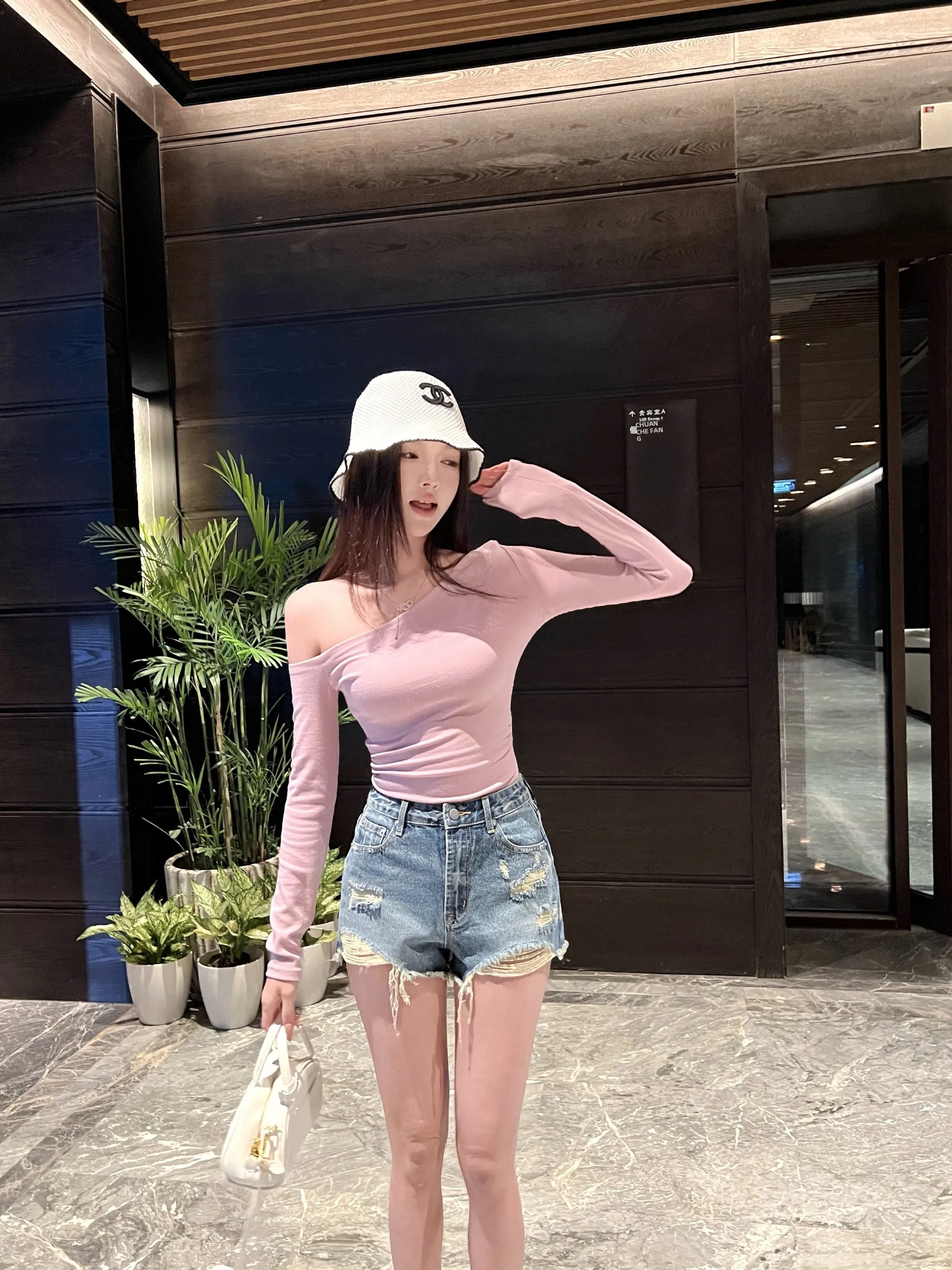 

Handmade Waed Blue Denim ort Pants Women's High Waist Slim Fit Casual Sle Faionable Hot Pants with Hole Design