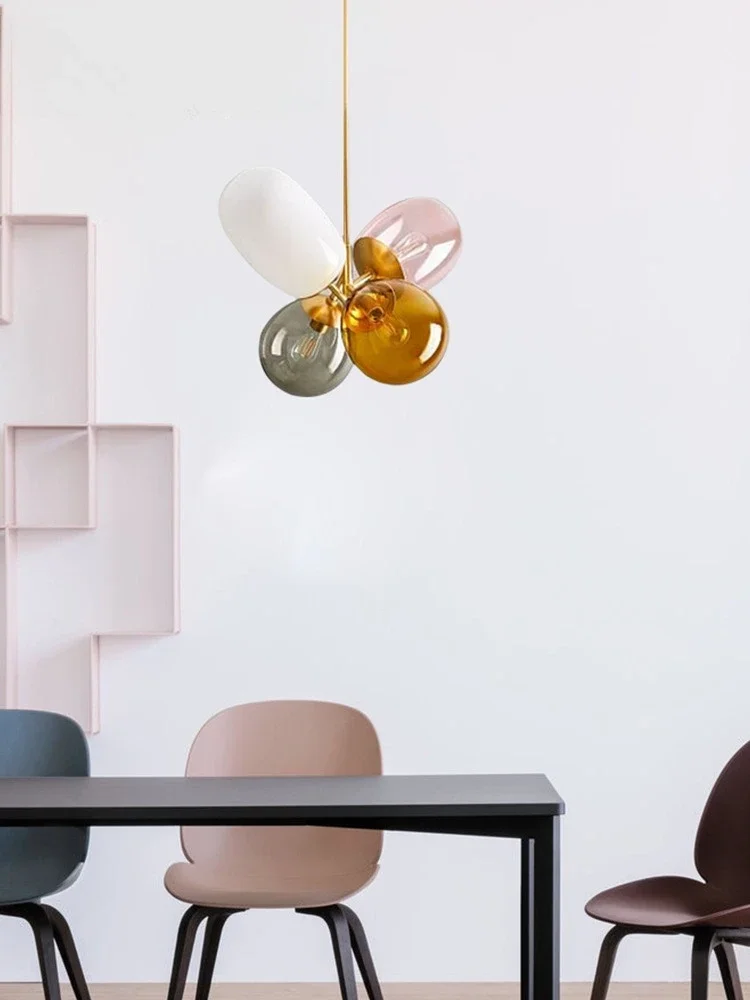 لون ما بعد الحداثة، ثريا زجاجية حديثة، غرفة نوم بسيطة دافئة، فن غرفة الأطفال جميع المصابيح النحاسية