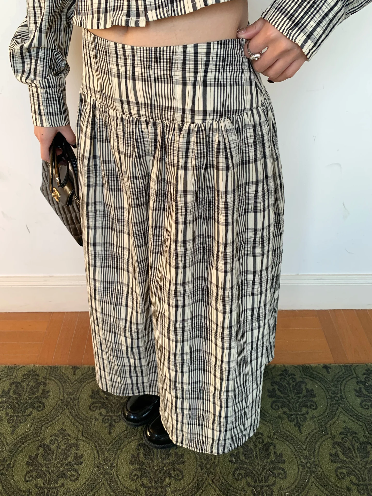 

INGCON Women's Plaid High Waist Slimming Midi Skirt Spring Summer New Style Gentle Pleated Texture Black White Half-length
