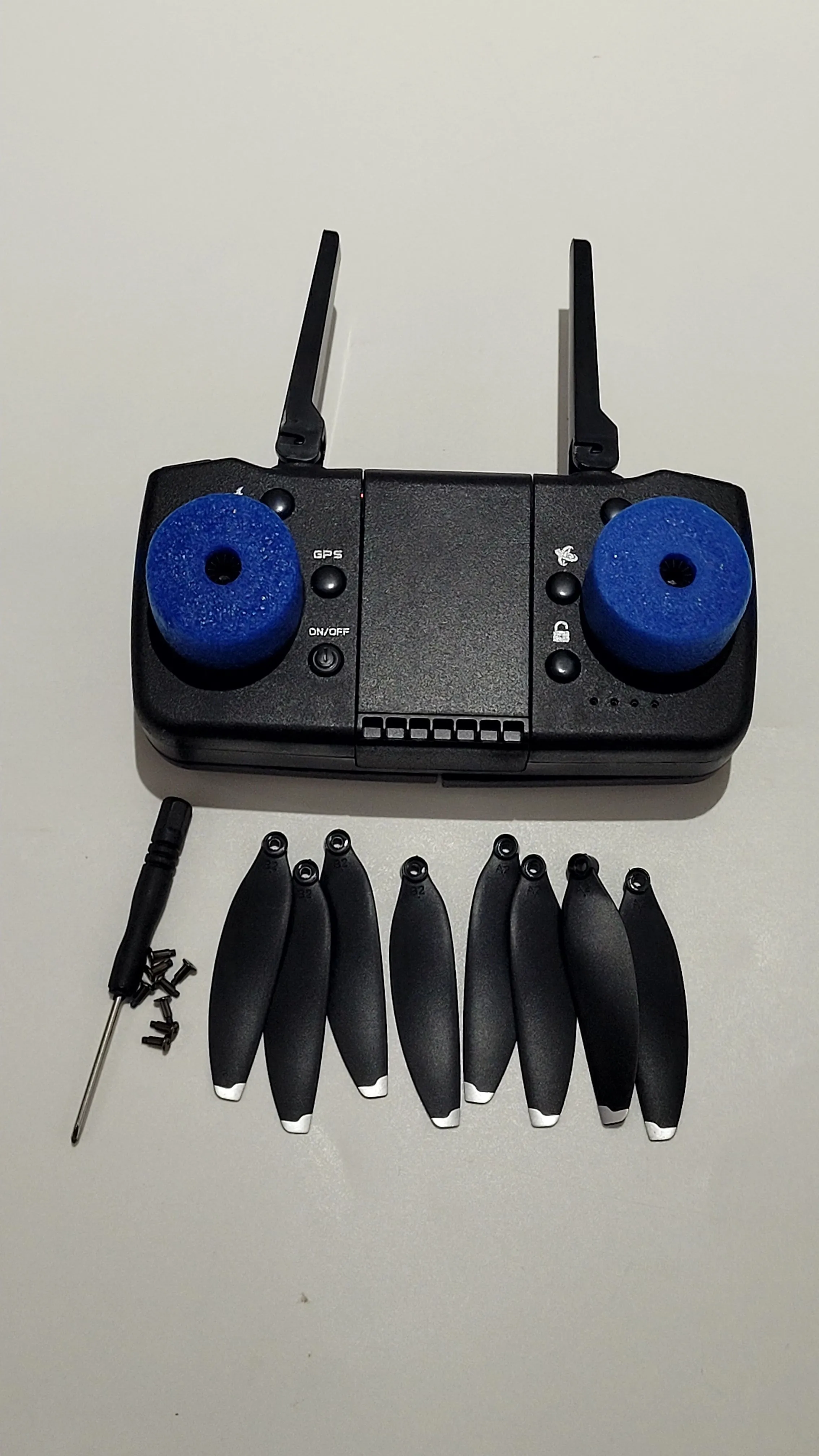 

L800 PRO2 Remote Controller / Propeller Wing Blade Maple Leaf for LYZRC Drone L800 PRO2 GPS Quadcopter Accessory